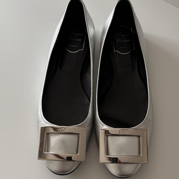 Roger Vivier Silver Flats with Engraved Buckle - Picture 7 of 9